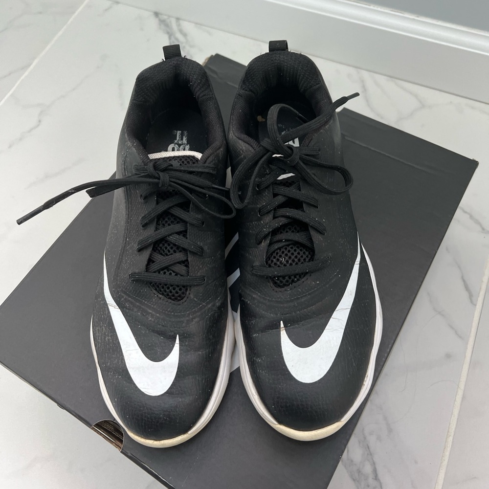 Nike Black 6Y or Women’s 7 / 7.5 golf shoes great condition